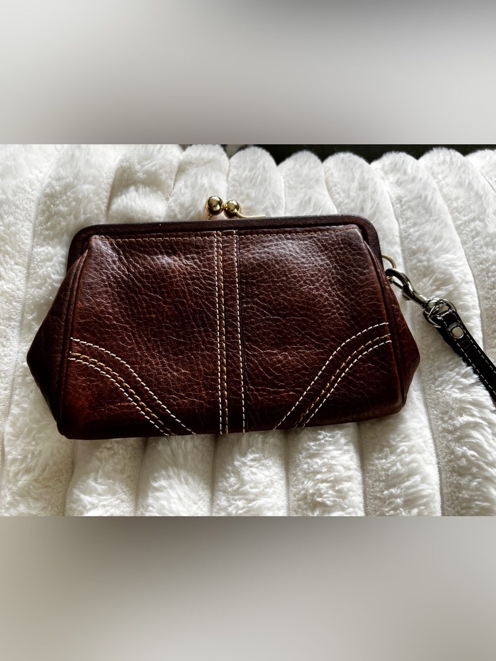 Vintage Y2K Coach Soho Leather Kiss Lock Wristlet Clutch Pouch
